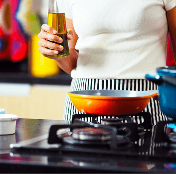 Mujer cocinando