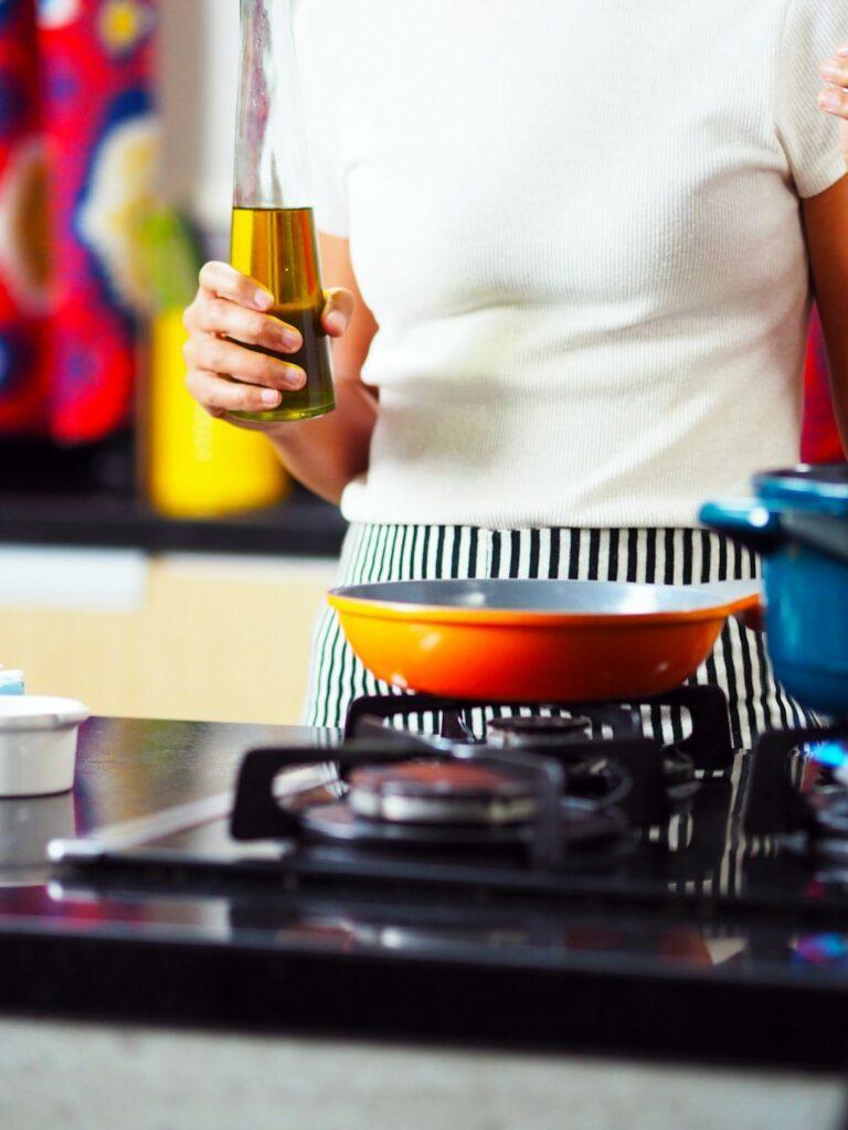 Mujer cocinando